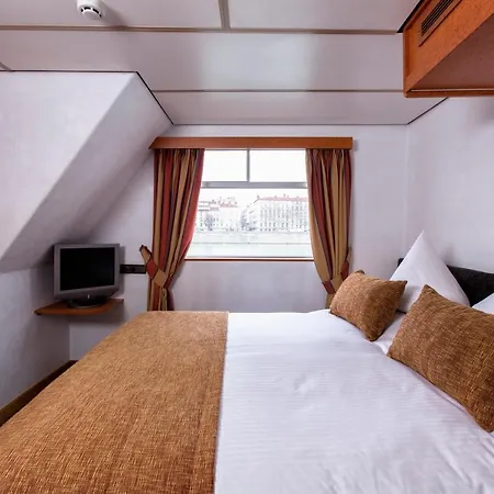 Viva Riverside Botel