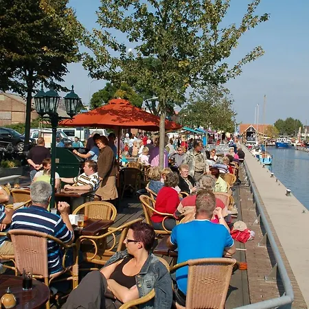 Viva Riverside Botel *